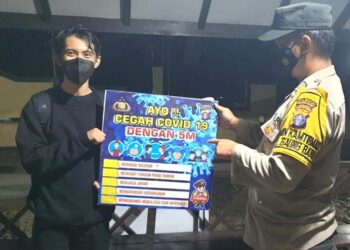 Patroli Malam, Polisi Ini Sosialisasikan Prokes dan 5 M di Palangka Raya