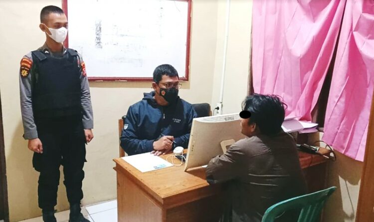 Mengaku Kebal Terhadap Senjata Tajam, Eh Malah Bersimbah Darah