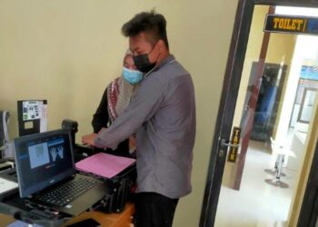 Reskrim Polres Seruyan Berikan Layanan Sidik Jari Kepada Warga dengan Prokes Ketat