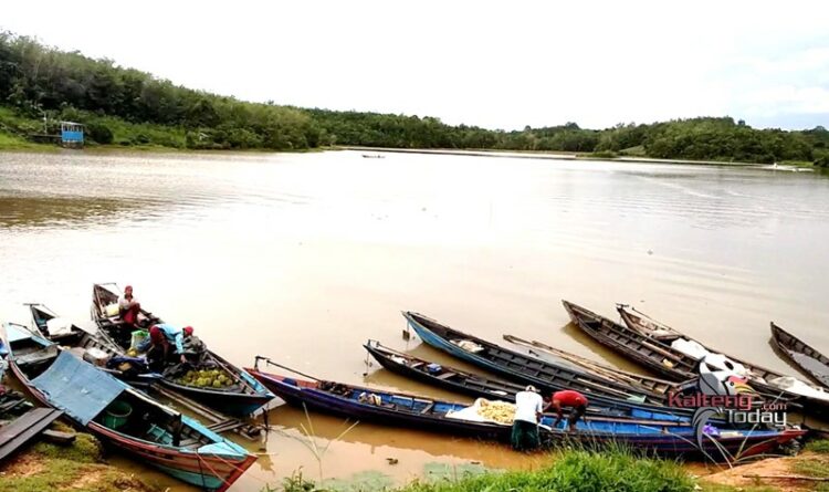 Sarana Transportasi Sungai Masih Jadi Pilihan Warga Desa Awang