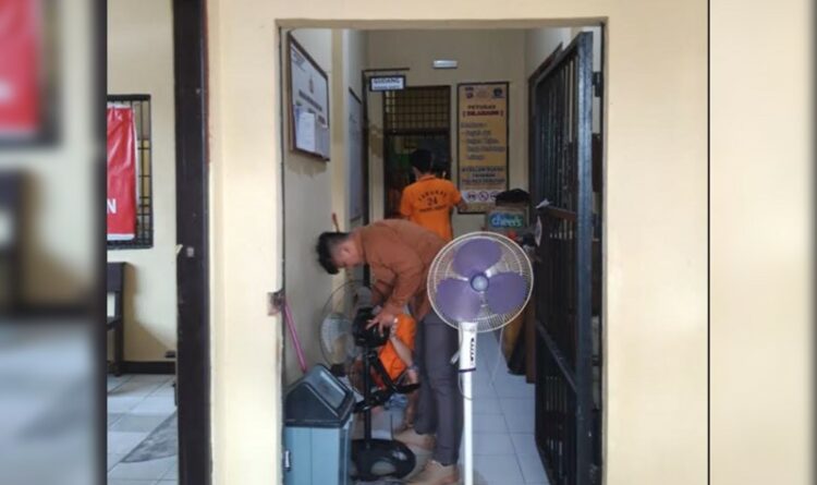 Sat Tahti Polres Seruyan Ajak Tahanan jaga kebersihan