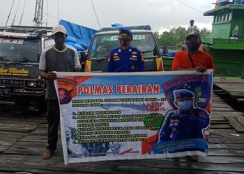 Satpolairud Polres Seruyan Ingatkan Warga Pesisir Taati Prokes