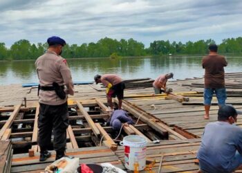 Satpolairud Polres Seruyan Minta Keselamatan Kerja di Dermaga Bongkar Muat Diperhatikan