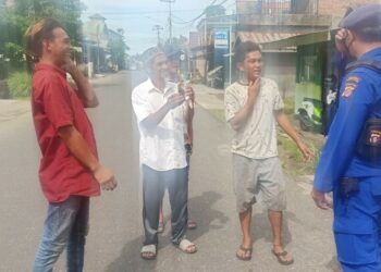Satpolairud Polres Seruyan dengan Humanis Imbau Warga Tetap Patuhi Prokes