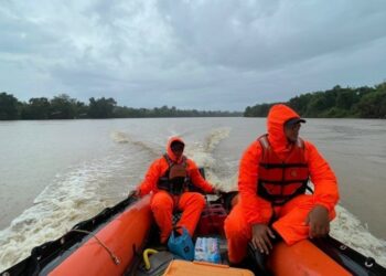 Demi Temukan 2 ABK Tugboat Diduga Tenggelam, Tim SAR Lakukan Ritual Adat