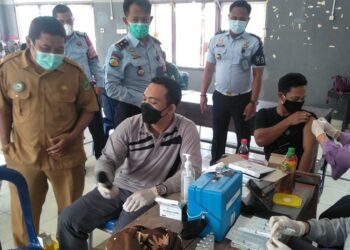 Warga Binaan di Rutan Kelas IIB Kuala Kapuas Lakukan Vaksinasi Covid-19
