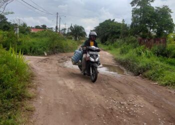 Warga Minta Jalan Walter Coundrat Segera Diaspal
