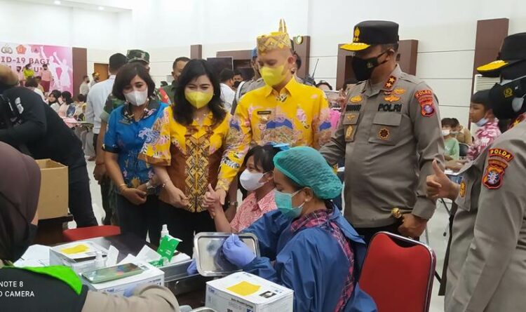 Bupati Gumas Dan Kapolda Kalteng Hadiri Pelaksanaan Vaksinas