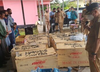 Bupati Seruyan Serahkan Bantuan Mesin Diesel Kepada Nelayan