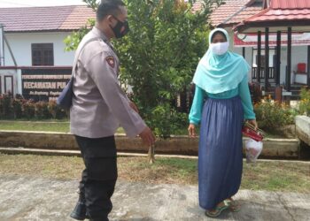 Cegah Aksi Copet Dompet, Ini Pesan Polsek Pulau Hanaut Kepada Ibu-ibu