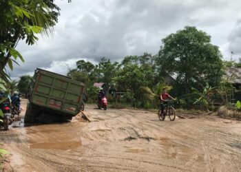 Dewan Soroti Poros Jalan Palingkau, Bak Gubangan Lumpur