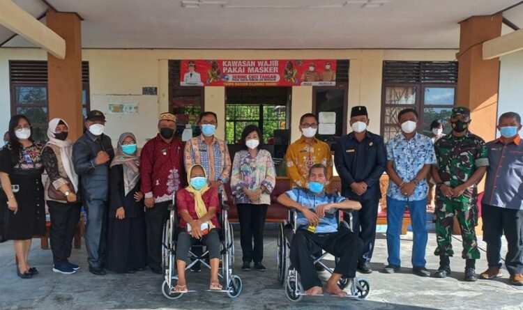 Distribusikan Alat Bantu Kepada Penyandang Disabilitas