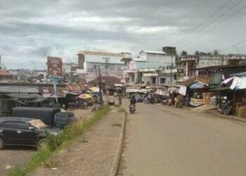 Yang diambil dari sudut trotoar atas bahu jalan ke Pasar BeringinAmpah,yang lalu lintasnya terlihat masih lengang saat ujicoba hari Pasar dipindah ke Senen (foto; ist.)