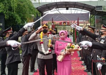 Potong Pantan Warnai Penyambutan Kapolresta Palangka Raya