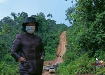 Ketua DPRD Kotim, Dra. Rinie Anderson saat berkunjung kedaerah kecamatan mentaya hulu kabupaten kotawaringin timur.(Fitri).