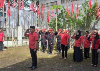 Peringati HUT-49 PDIP, DPC PDIP Kotim Gelar Upacara dan Bagikan 49 Tumpeng