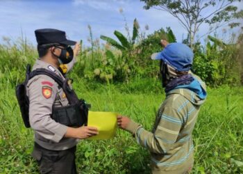 Personil Polsek Seruyan Hilir Sosialisasikan Bahaya Karhutla
