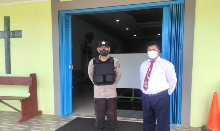 Polsek Danau Sembuluh Lakukan Pengamanan Ibadah Minggu D
