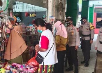 Polsek Seruyan Hilir Melaksanakan Patroli Yustisi dan Sosialisasi Prokes Kepada Warga