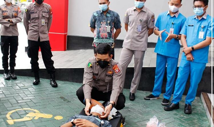 Rumkit Bhayangkara Gelar Pelatihan PPGD dan Evakuasi Korban