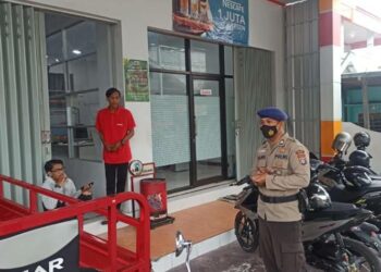 Satpolairud Polres Seruyan Memberikan Sosialisasi Protokol Kesehatan Kepada Masyarakat.