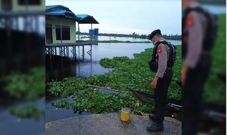 Satsamapta Polresta Palangka Raya Pantau Debit Air Sungai Kahayan