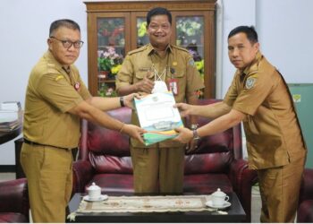 Sekda Seruyan Djainuddin menghadiri serah terima jabatan Sekretaris DPRD Seruyan