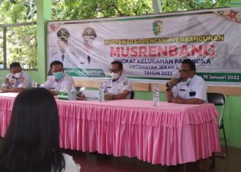 Bhabinkamtibmas Polsek Pahandut Monitoring Musrembang Kelurahan Palangka