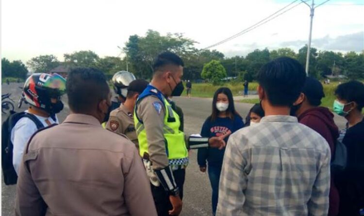 Polisi Bubarkan Ratusan Anak Muda Di Kawasan Pameran Temanggung Tilung