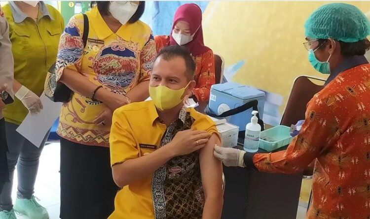 Bupati Jaya S Monong Pantau Pelaksanaan Vaksinasi Booster