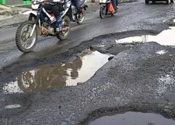 Bupati Minta Camat Tanggap Perbaiki Jalan Rusak di Wilayahnya