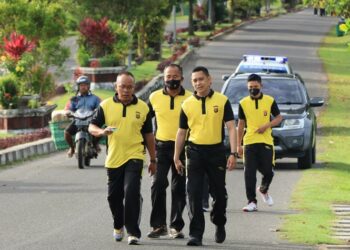 Kapolres Seruyan Mengajak Personel Jalan Santai Untuk Jaga Imunitas Tubuh Saat Pandemi
