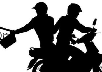 Kedua terduga pelaku pada saat diamankan Polresta Palangka Raya 1