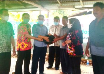 Kelompok Tani Desa Mantaren II Menerima CSR Budidaya Manggot