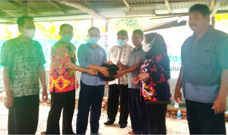 Kelompok Tani Desa Mantaren II Menerima CSR Budidaya Manggot