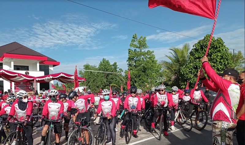 HUT ke 49, DPD PDI Perjuangan Kalteng Gelar Fun Bike danTanam 1.000 Pohon