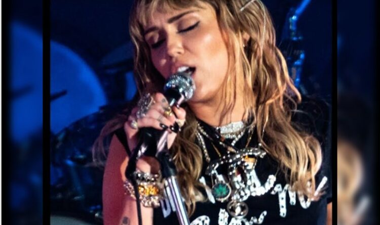 Dasar Hoki, Nyanyi Cover-an pun Miley Cyrus Tuai Puji