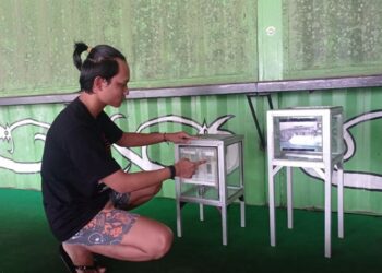Dua Remaja Gondol Kotak Amal di Cafe Taman Tunggal Sangomang