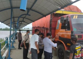 Penumpang KMP Drajat Paciran Didominasi Kendaraan Truk