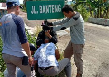 Permudah Penunjuk Jalan, Dishub Kota Palangka Raya Pasang Plang Nama Jalan