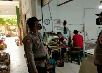 Polsek Seruyan Hilir Rutin Melaksanakan Patroli Yustisi dan Sosialisasi Prokes Kepada Warga