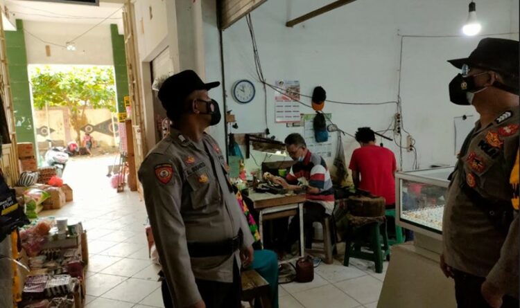 Polsek Seruyan Hilir Rutin Melaksanakan Patroli Yustisi dan Sosialisasi Prokes Kepada Warga