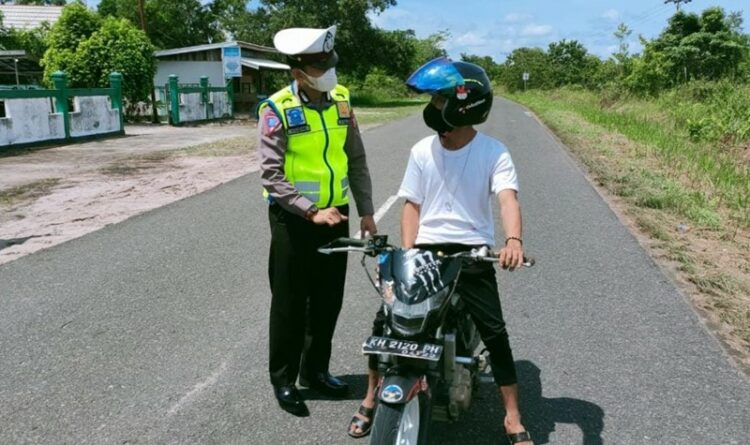 Satlantas Polres Seruyan Berikan Teguran Pengendara Tak Tertib Aturan