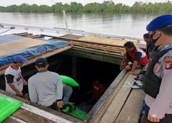 Satpolairud Polres Seruyan Laksanakan Polmas Perairan Di Bantaran DAS Seruyan