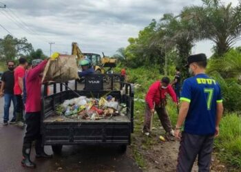 Tanggulangi Sampah, Bersama Lakukan Kerja Bakti