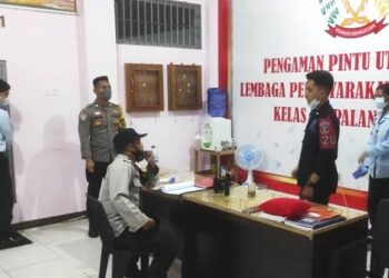 Unit SPKT Polsek Bukit Batu Sambangi Lapas Perempuan Kelas IIA