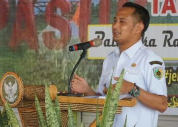 Wali Kota Palangka Raya, Fairid Naparin.
