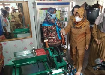 Kadis Koperasi dan UKM Ati Mulyati