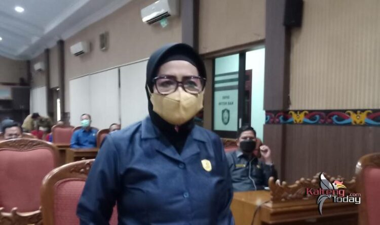 Ketua Komisi III DPRD Kabupaten Kotawaringin Timur, Hj. Marianie.(Fitri).