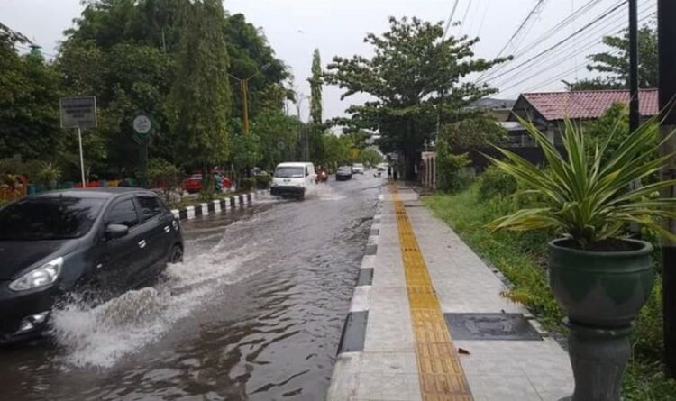 Sekitar 2 Jam Diguyur Hujan, Sejumlah Lokasi di Sampit Banjir